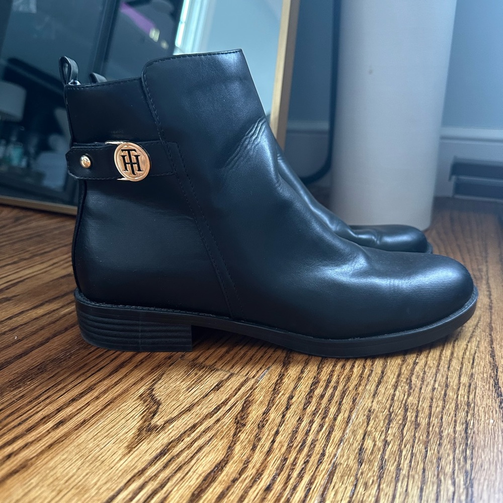 Tommy Hilfiger Black leather ankle boots